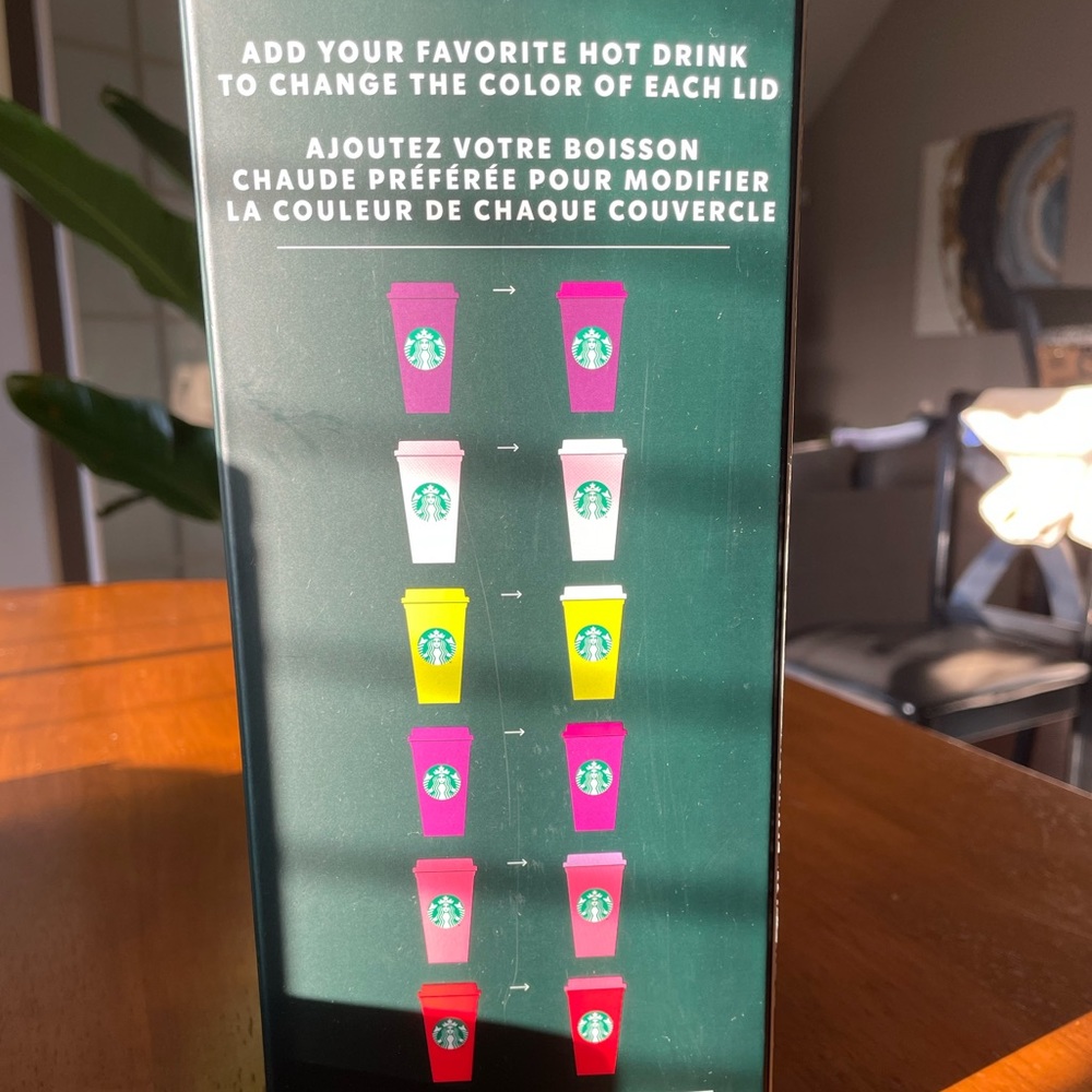 ✨🧜♀️Starbucks Plastic Reusable Cups with Color Changing Lids🧜♀️✨ - Picture 3 of 8